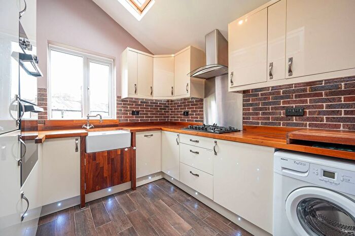 2 Bedroom Flat To Rent In York Road, Brentford, TW8
