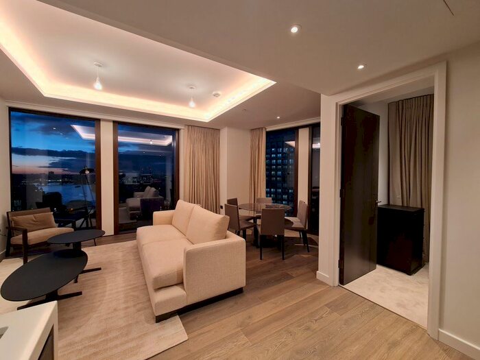 3 Bedroom Flat To Rent In Carnation Way, London, SW8