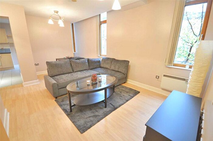 2 Bedroom Apartment To Rent In Chatsworth House, Lever St, Manchester, Greater Manchester, M1
