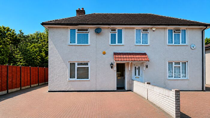 3 Bedroom Semi-Detached House For Sale In Fourth Avenue, Hayes, UB3