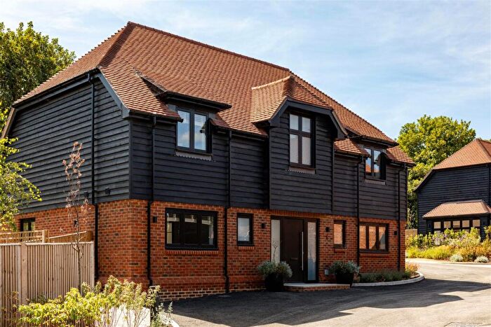 4 Bedroom Detached House For Sale In Huntersfield Mews, Banstead, SM7