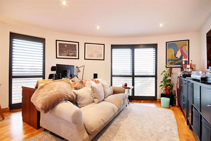 1 Bedroom Flat To Rent In Smeaton Court, Hertford, SG13