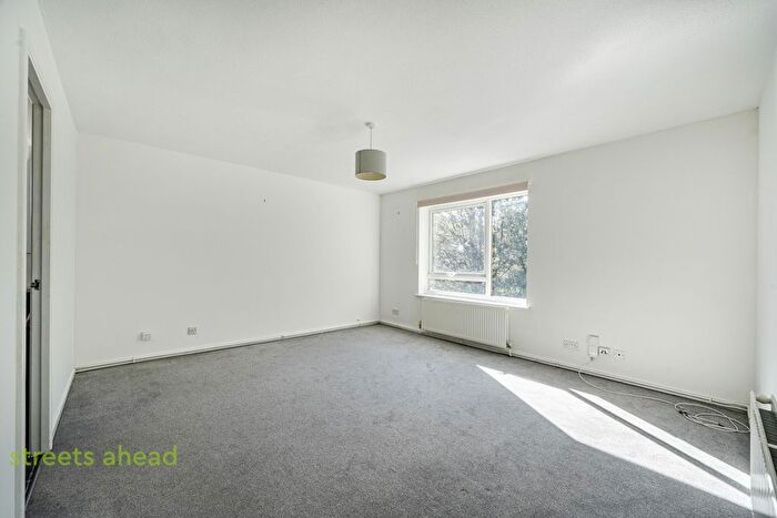 2 Bedroom Flat For Sale In Addiscombe Road, Croydon, CR0