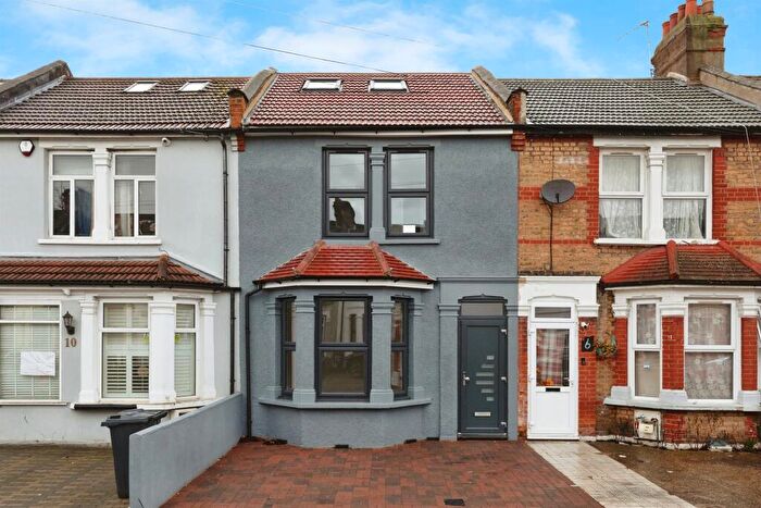 4 Bedroom Terraced House For Sale In Sandyhill Road, Ilford, IG1