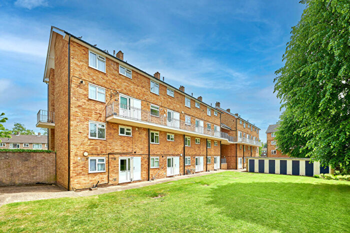 3 Bedroom Maisonette To Rent In Hughenden Road, St. Albans, Hertfordshire, AL4