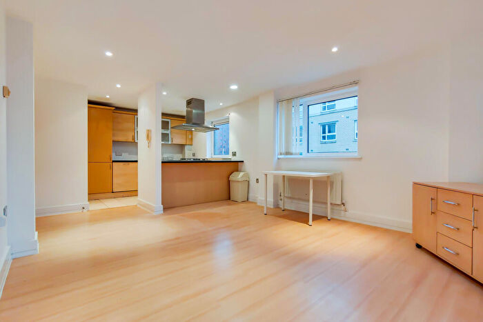 2 Bedroom Apartment To Rent In Westferry Road, London, E14