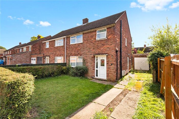 3 Bedroom Semi Detached House For Sale In Mays Way, Cambridge, Cambridgeshire, CB4