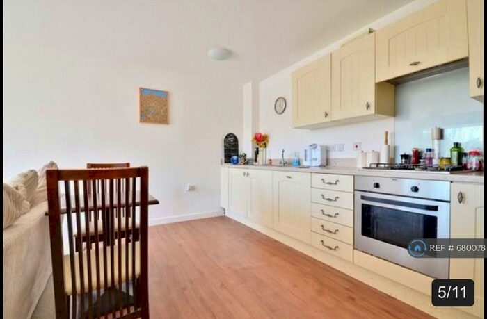 2 Bedroom Flat To Rent In Kiln House, East Grinstead, RH19