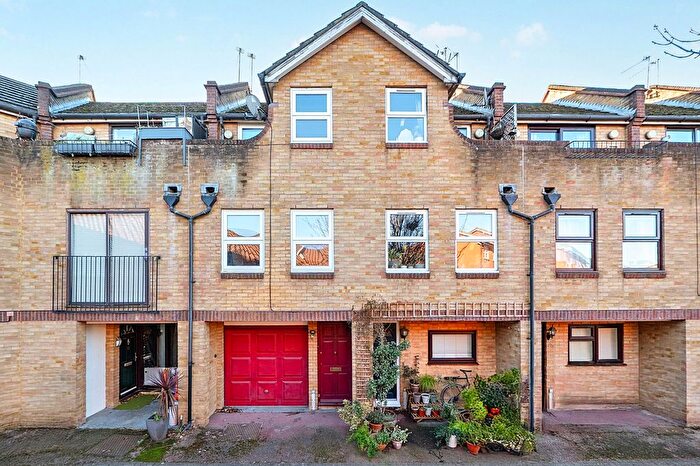 1 Bedroom Terraced House For Sale In Greenland Mews, London, SE8