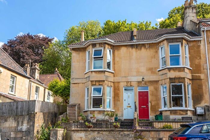 2 Bedroom End Of Terrace House For Sale In Park Avenue, Bath, BA2