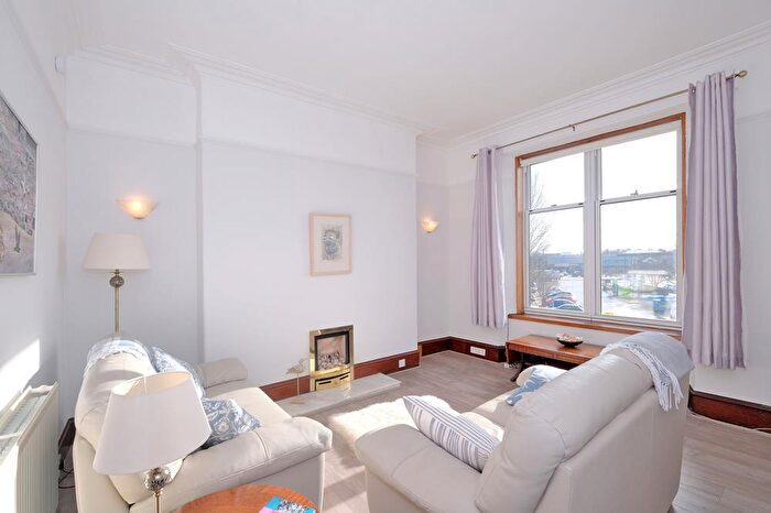 2 Bedroom Flat To Rent In Berryden Road, First Right, Aberdeen, AB25