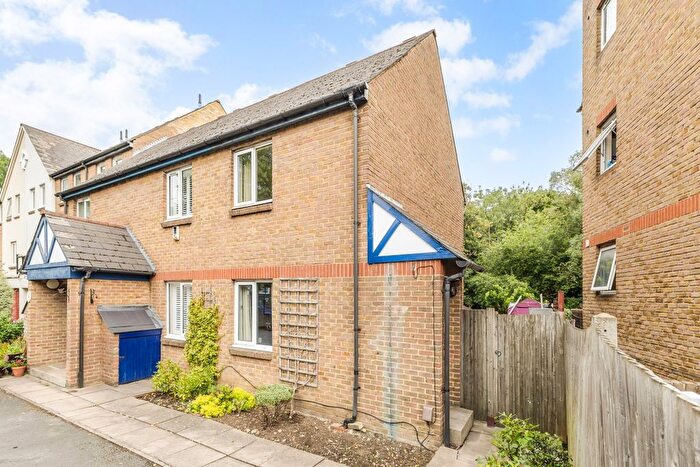 2 Bedroom End Of Terrace House To Rent In Sydenham Hill, London, SE26