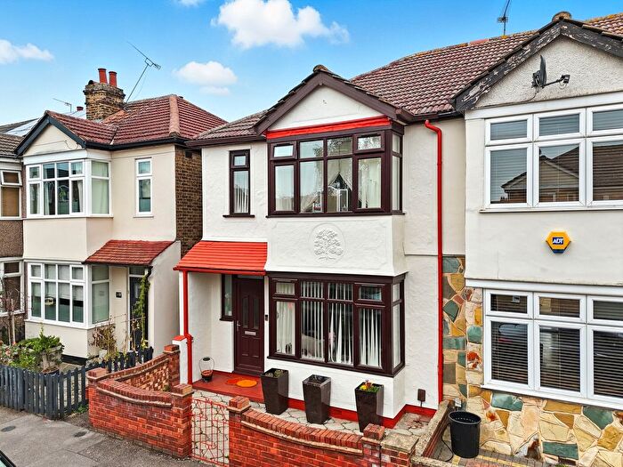 3 Bedroom Semi Detached House For Sale In Medora Road, Romford, RM7