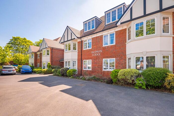 1 Bedroom Penthouse For Sale In Cheam Road, Cheam, Sutton, SM1
