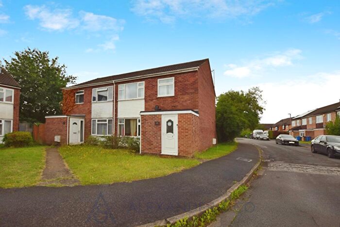 3 Bedroom End Of Terrace House To Rent In Market End Way. Bicester, OX26
