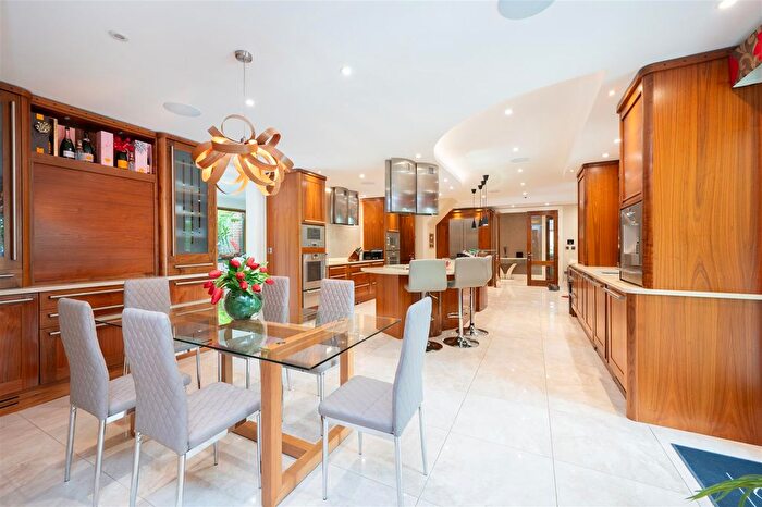 8 Bedroom Detached House To Rent In Keymer Road, Burgess Hill, RH15