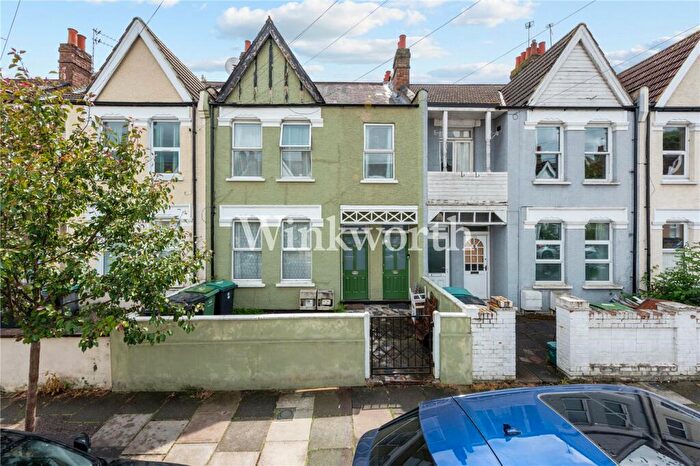 3 Bedroom Apartment To Rent In Sirdar Road, London, N22