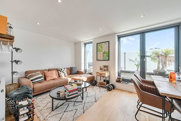 2 Bedroom Flat For Sale In Wilmot Road, Leyton, E10