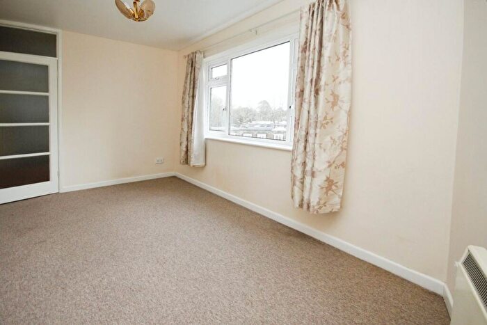 2 Bedroom Apartment For Sale In West Cliff Road, Bournemouth, BH4