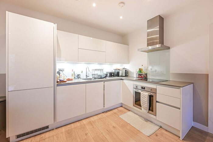 2 Bedroom Flat To Rent In Tiller House, Gallions Reach, London, E6