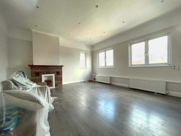 4 Bedroom Maisonette To Rent In The Street, Tongham, Farnham, GU10