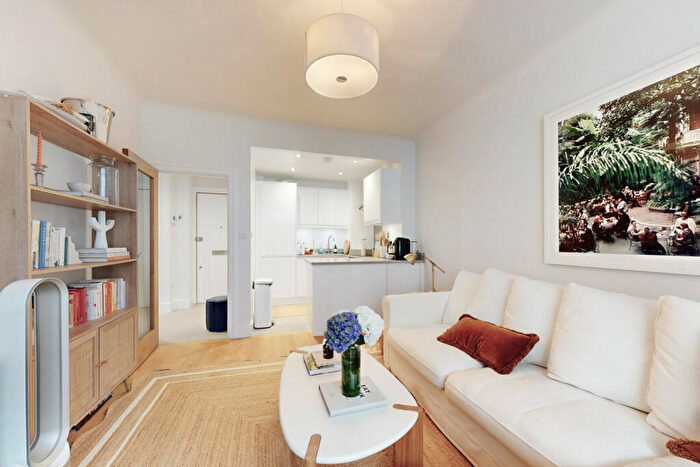 1 Bedroom Apartment To Rent In Grove End Gardens, Grove End Road, St Johns Wood, London, NW8
