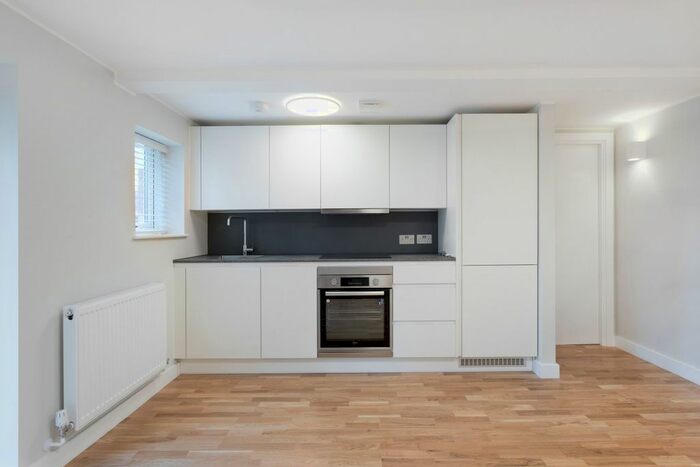 1 Bedroom Flat To Rent In Beulah Hill, London, SE19