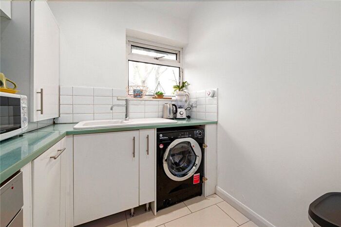 1 Bedroom Flat For Sale In Latchmere Road, Battersea, London, SW11