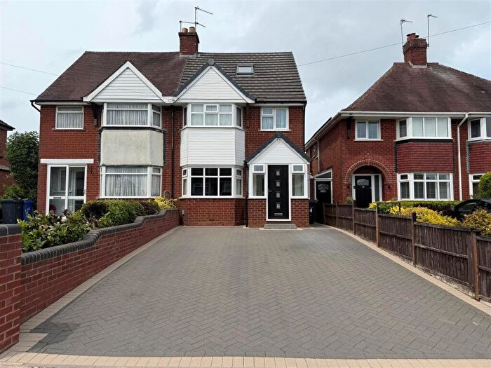 3 Bedroom Semi-Detached House For Sale In Corville Road, Halesowen, B62
