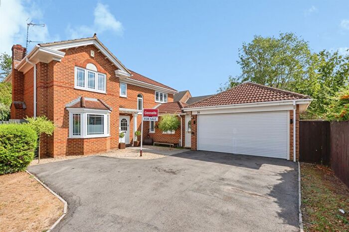 4 Bedroom Detached House For Sale In Thomas Avenue, Emersons Green, Bristol, BS16
