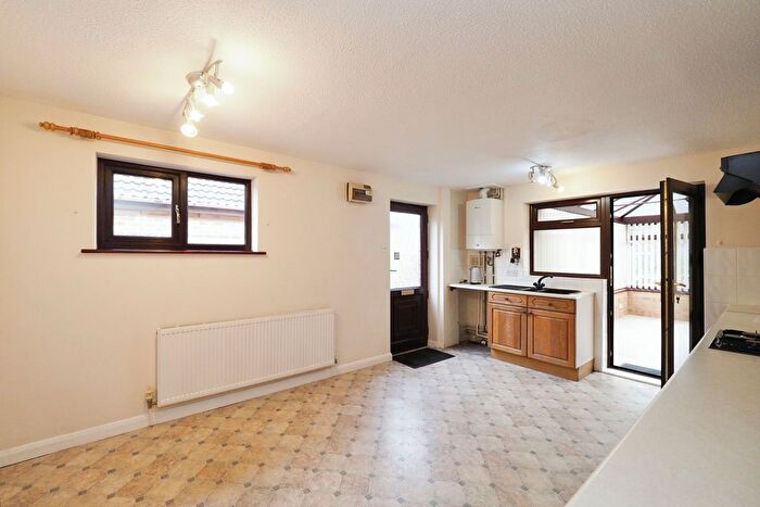 2 Bedroom Detached Bungalow For Sale In Birchwood Park, Mansfield, NG19