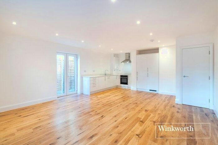 2 Bedroom Flat To Rent In Mountfield Road, Finchley, London N3