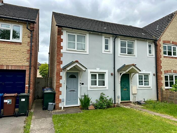2 Bedroom House To Rent In Campion Place, Bicester, OX26