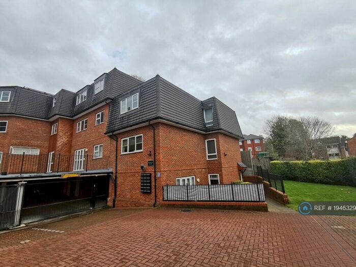 2 Bedroom Flat To Rent In Hospital Hill, Chesham, HP5