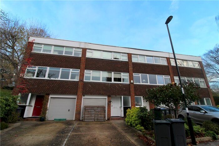 4 Bedroom Terraced House To Rent In Chichele Gardens, Croydon, CR0