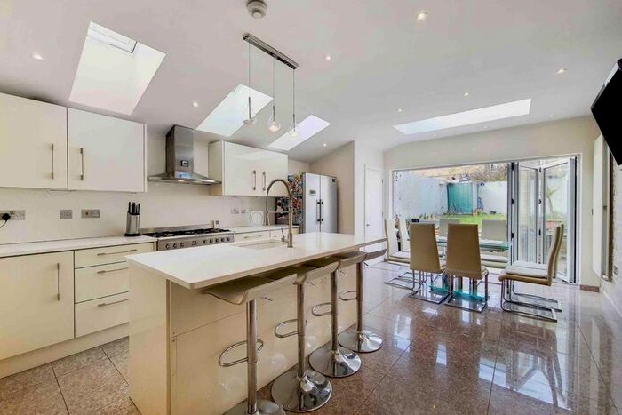 5 Bedroom Terraced House To Rent In Standen Road, London, SW18