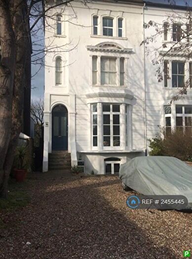 2 Bedroom Flat To Rent In Lonsdale Road, London, SW13