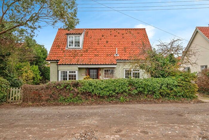 3 Bedroom Bungalow For Sale In Broomhill, East Runton, Cromer, Norfolk, NR27