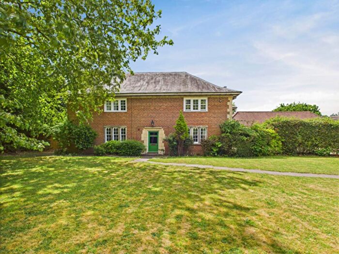 2 Bedroom Apartment For Sale In Burnhams Field, Weston Turville, HP22