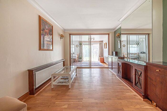 2 Bedroom House To Rent In Pentland Close, Cricklewood, London, NW11