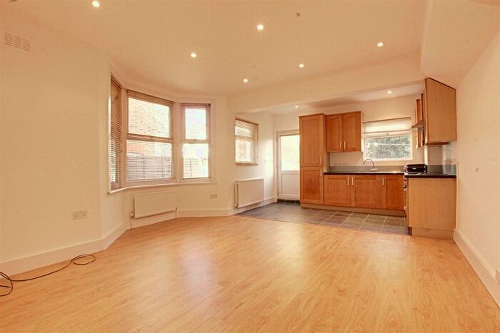 2 Bedroom Flat To Rent In Church Lane, Crouch End, N8