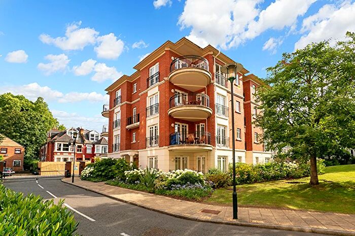 2 Bedroom Flat To Rent In Clevedon Road, East Twickenham, TW1
