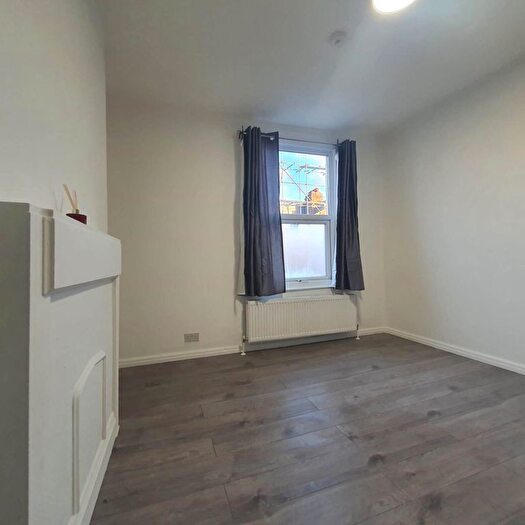 1 Bedroom Studio To Rent In Davis Road, Acton, W3