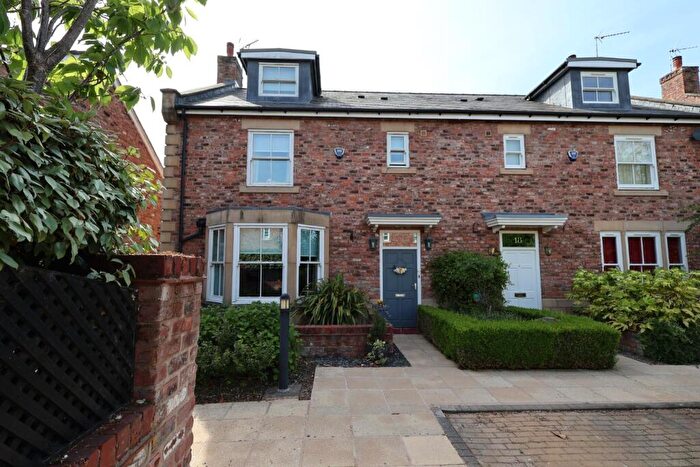 4 Bedroom End Of Terrace House For Sale In Strathalyn, Rossett, Wrexham, LL12