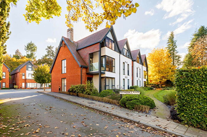 2 Bedroom Penthouse For Sale In Chestnut Avenue, Guildford, GU2