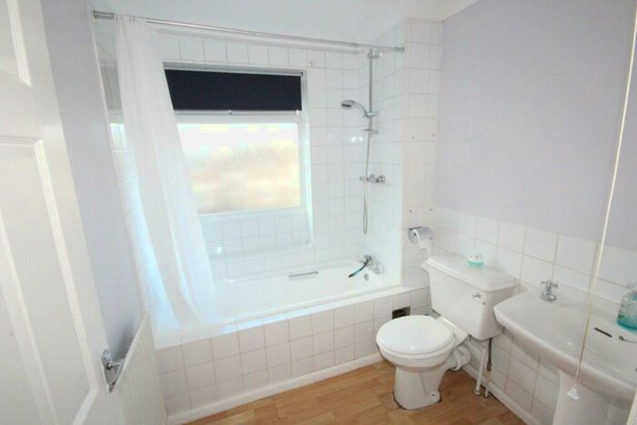 2 Bedroom Apartment To Rent In Tonbridge Road, Maidstone, Kent, ME16