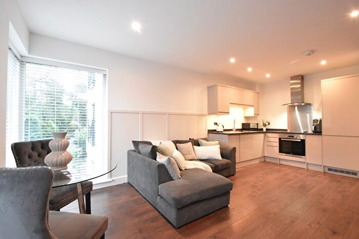 1 Bedroom Flat To Rent In Baker Street, Weybridge, KT13