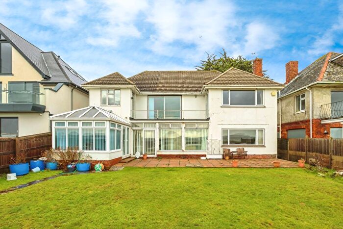 4 Bedroom Detached House For Sale In Branksea Avenue, Poole, BH15