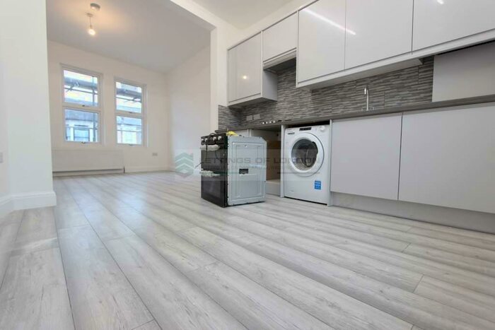 2 Bedroom Apartment To Rent In Barrett's Grove, London, N16