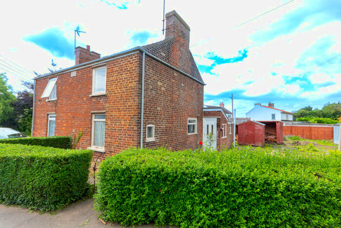 Semi-Detached House For Sale In Milestone Lane, Pinchbeck, Spalding, Lincolnshire, PE11